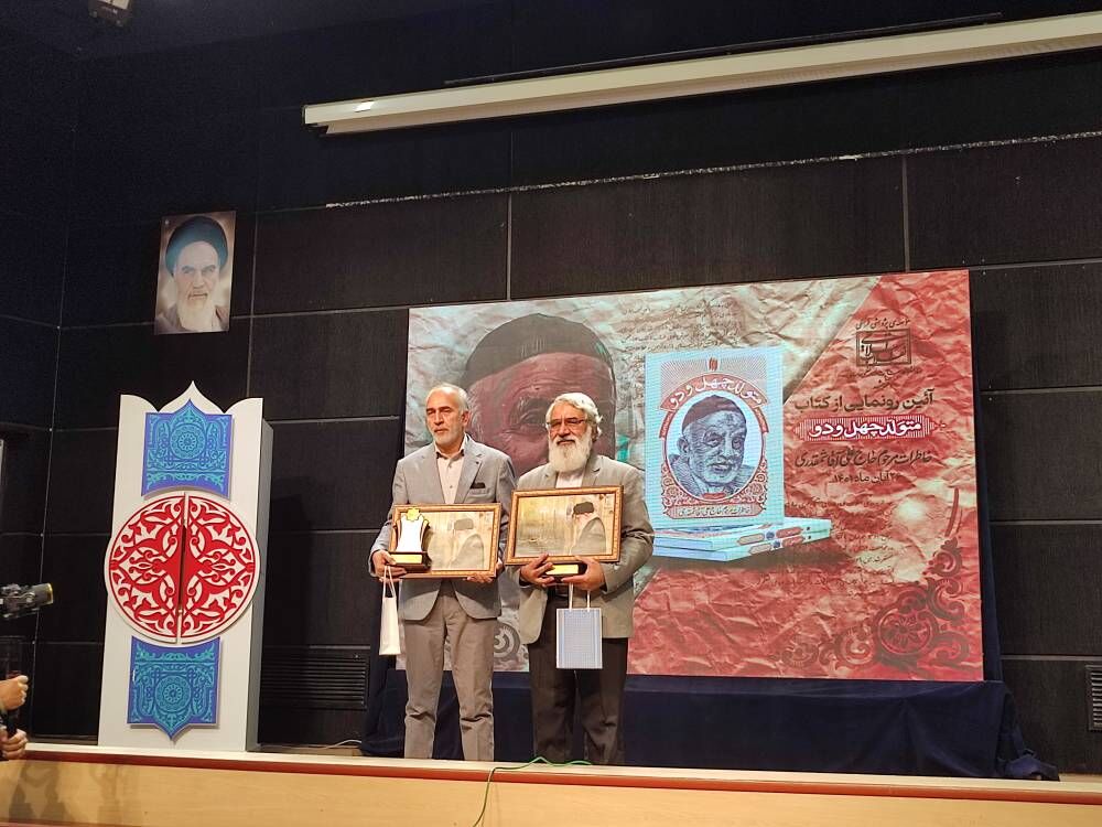 کتاب "متولد چهل و دو" پیرامون خاطرات مرحوم شمقدری یار دیرین رهبر انقلاب در مشهد رونمایی شد