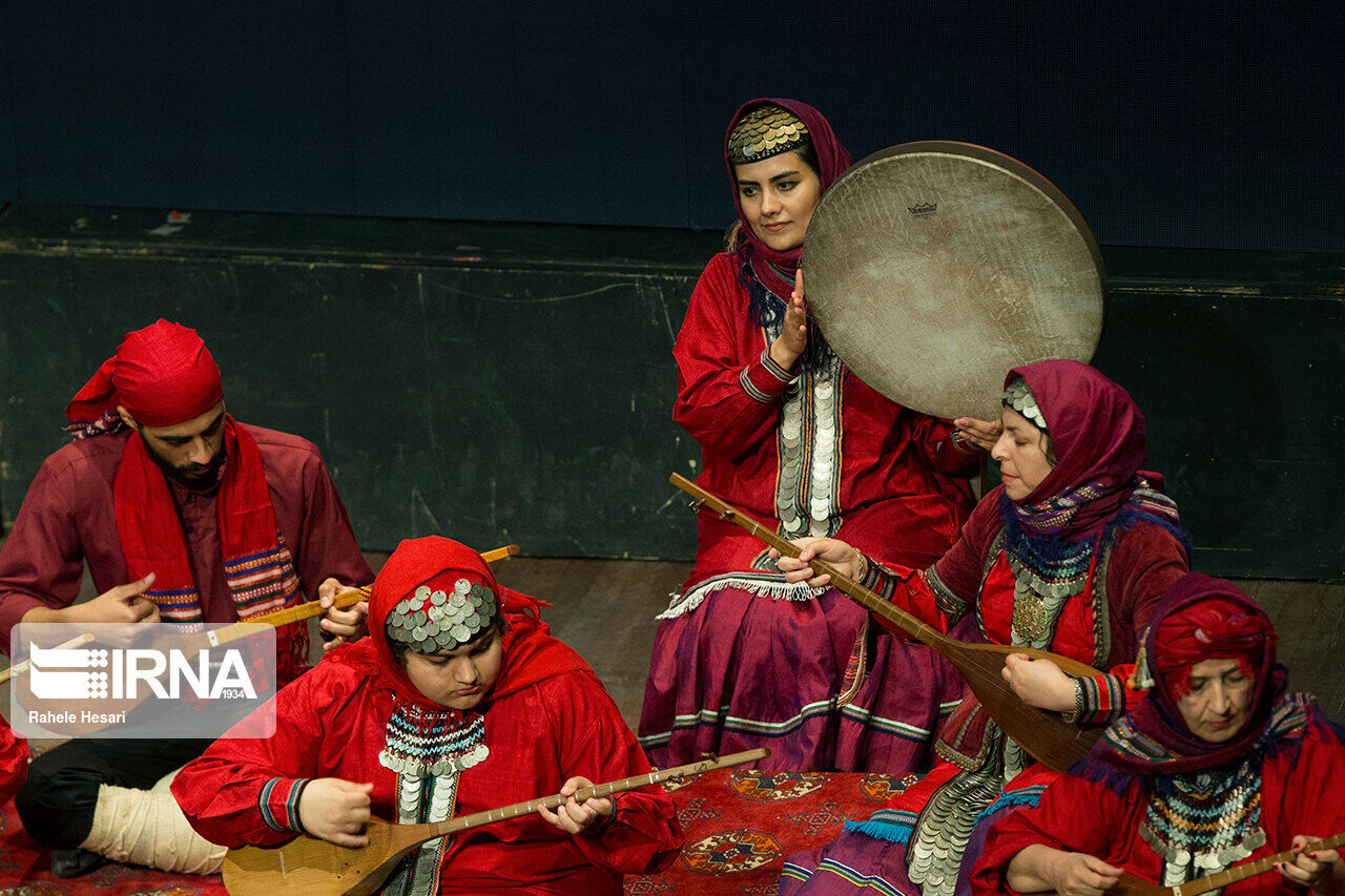 دوتارهای «قزلباش‌» گلستانی بار دیگر در پانزدهمین جشنواره موسیقی نواحی ایران به صدا درآمد