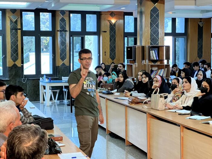 یک نویسنده: خواندن داستان، زندگی ما را بهتر میکند