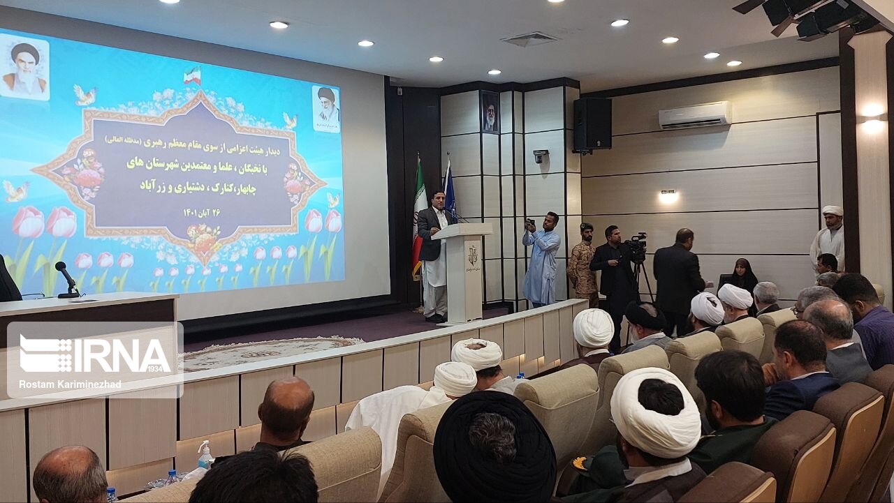 تمامی مشکلات مطرح شده مردم سیستان و بلوچستان را برای پیگیری تقدیم رهبرمعظم انقلاب میکنم