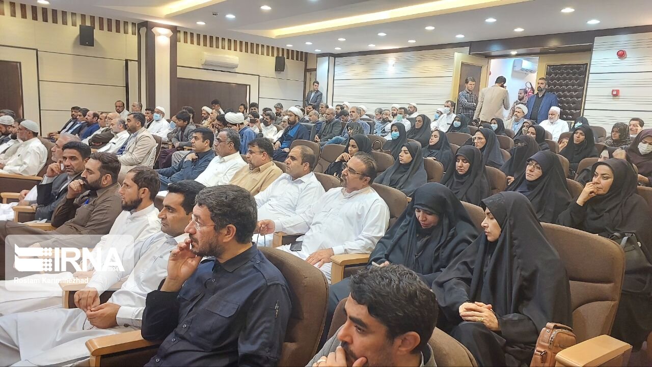 تمامی مشکلات مطرح شده مردم سیستان و بلوچستان را برای پیگیری تقدیم رهبرمعظم انقلاب میکنم