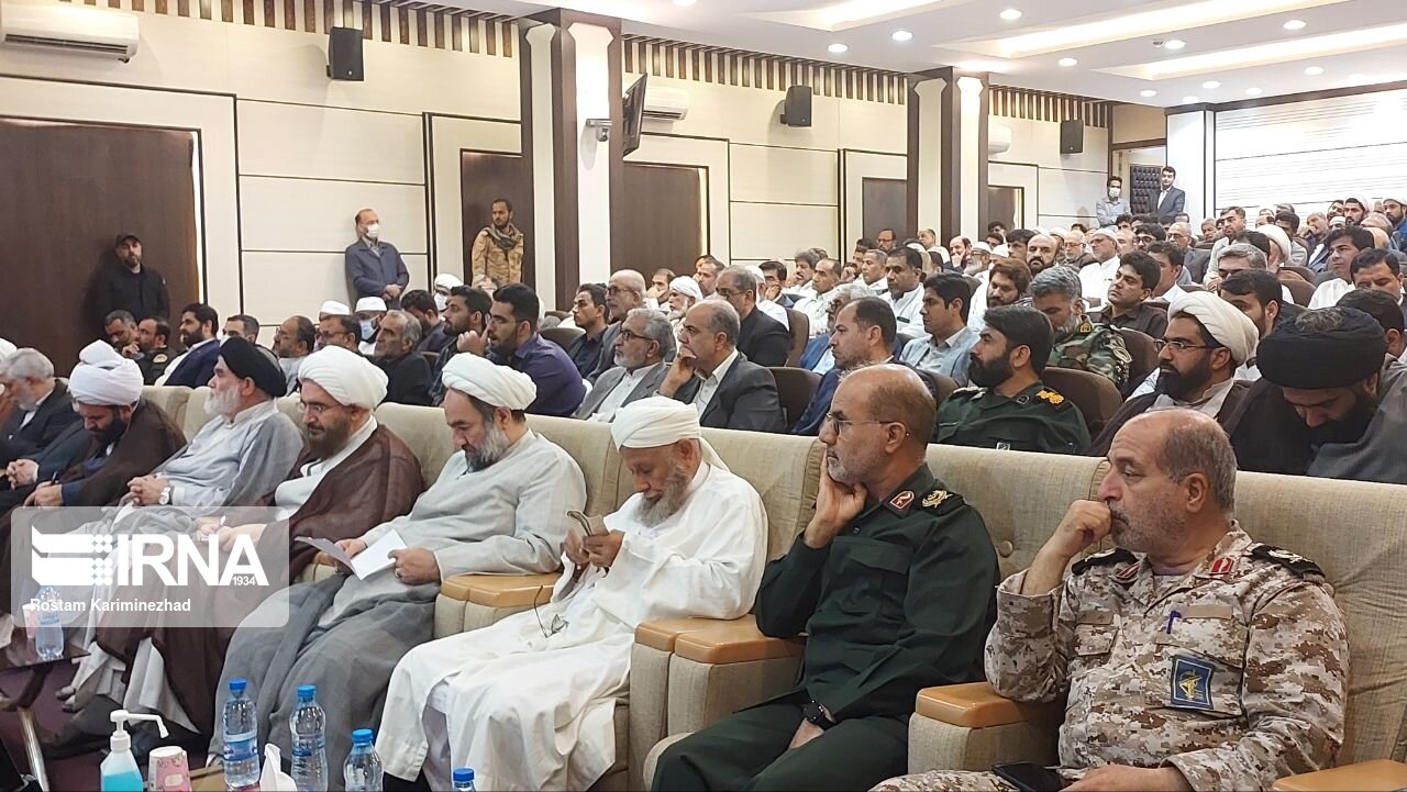 تمامی مشکلات مطرح شده مردم سیستان و بلوچستان را برای پیگیری تقدیم رهبرمعظم انقلاب میکنم