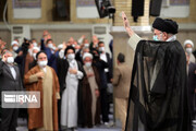 Eine Gruppe von Menschen von Isfahan trifft sich mit Ayatollah Khamenei