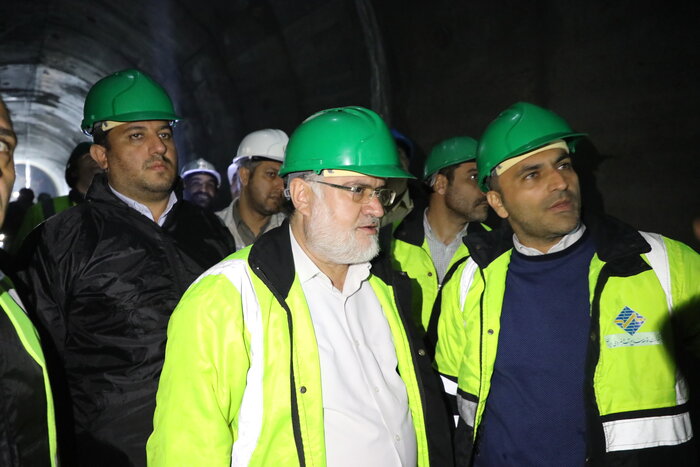 نماینده مجری طرح: سرعت ترمیم شکستگی داخل تونل انتقال آب به دریاچه ارومیه خوب است