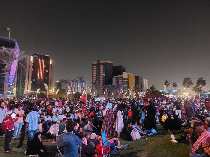 شب شلوغ کورنیش همزمان با دیدار افتتاحیه؛ قطریها سنگ تمام گذاشتند