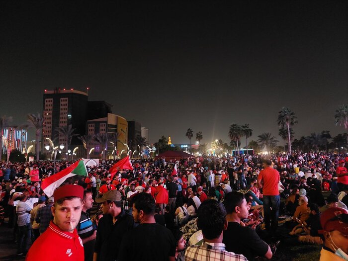 شب شلوغ کورنیش همزمان با دیدار افتتاحیه؛ قطریها سنگ تمام گذاشتند