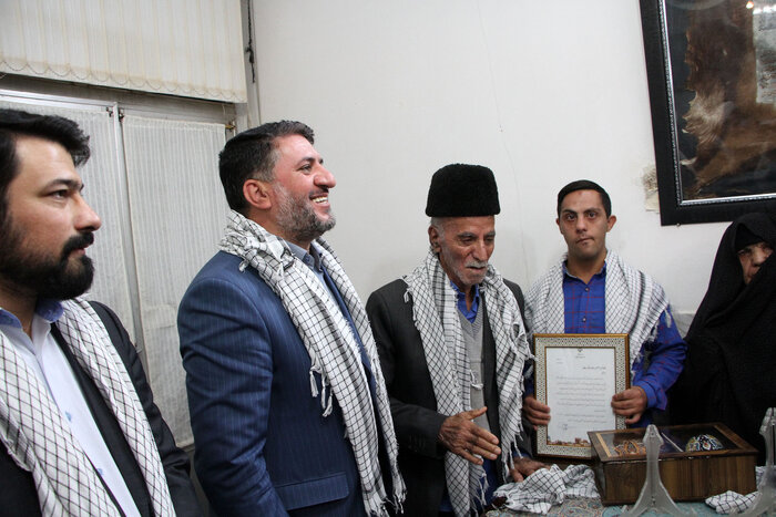 کتاب روایت تصویری خانواده شهدای استان یزد رونمایی شد