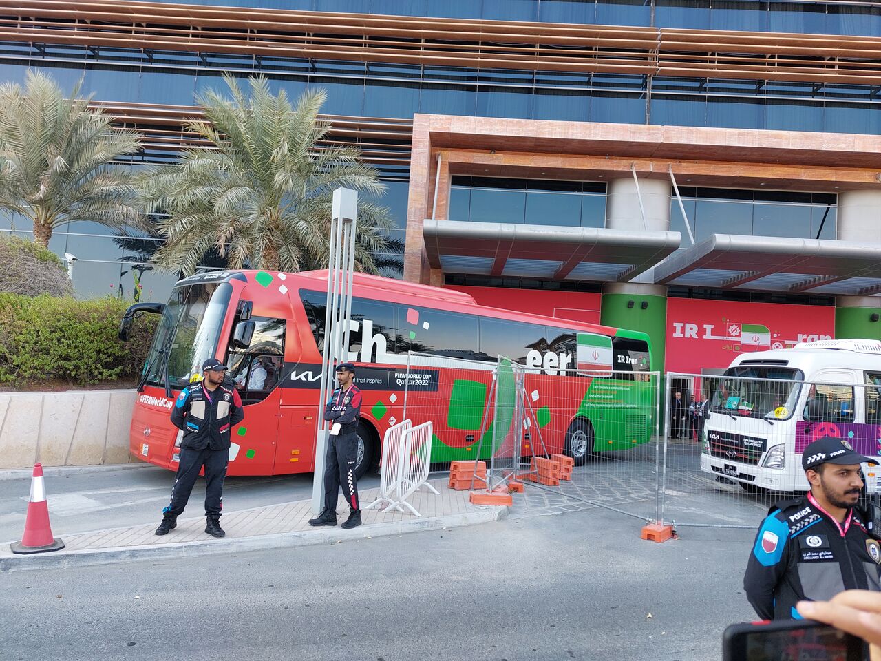 Mondial : la délégation iranienne fait son entrée dans le stade Khalifa