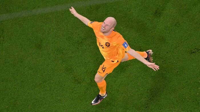 روز دوم به روایت تصویر؛ روز بد فوتبال ایران، برد لالههای نارنجی و فرار ولز از شکست