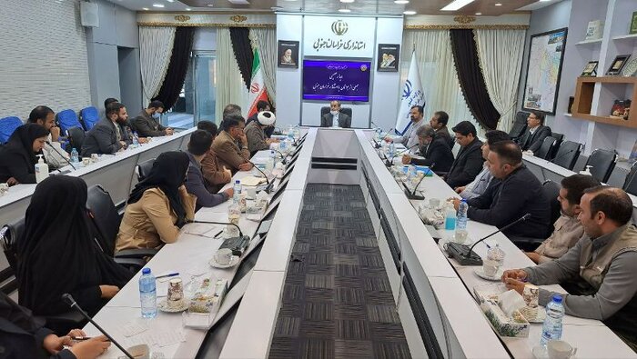 استاندار خراسان جنوبی پای صحبت جوانان نشست