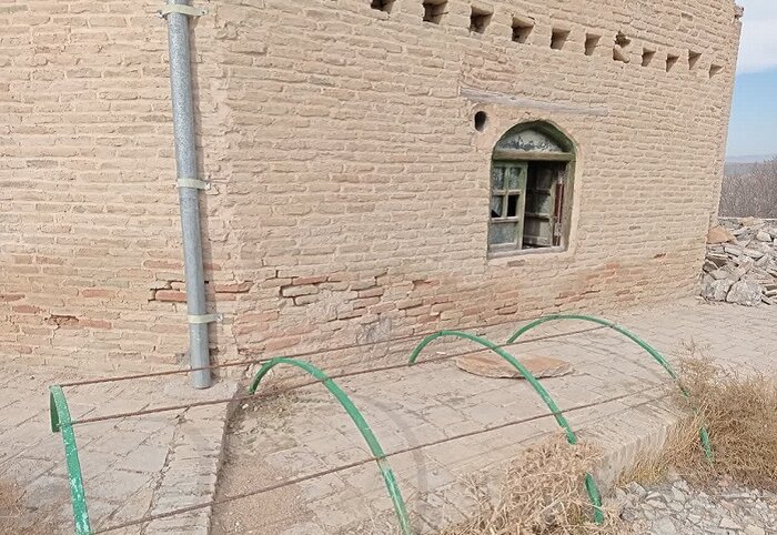 زخم ناآگاهی مردم بر پیکر بنای تاریخی ۵۰۰ ساله خراسان شمالی