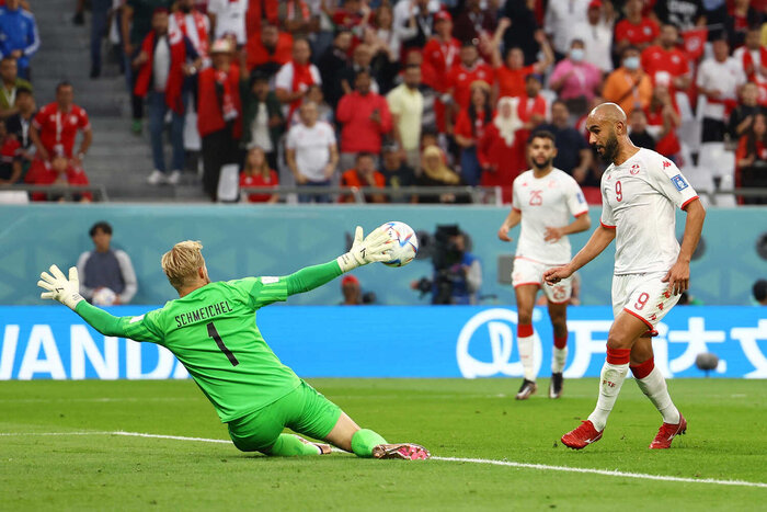 روز سوم به روایت تصویر؛ شکار بزرگ شاهین در روز طوفان خروسها