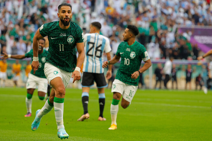 روز سوم به روایت تصویر؛ شکار بزرگ شاهین در روز طوفان خروسها