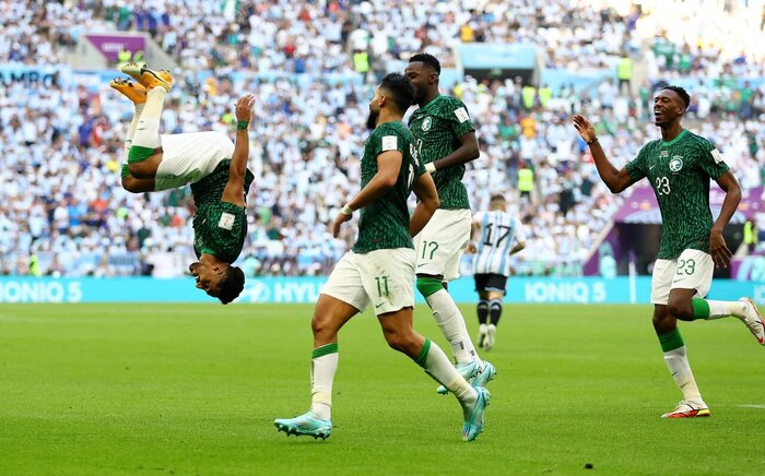 روز سوم به روایت تصویر؛ شکار بزرگ شاهین در روز طوفان خروسها