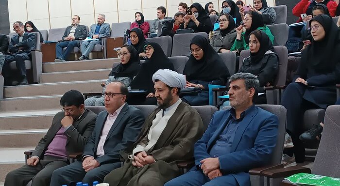 امام جمعه ملایر: جامعه نخبگان امیدآفرینی را برای تعالی ملت ایران تزریق کنند