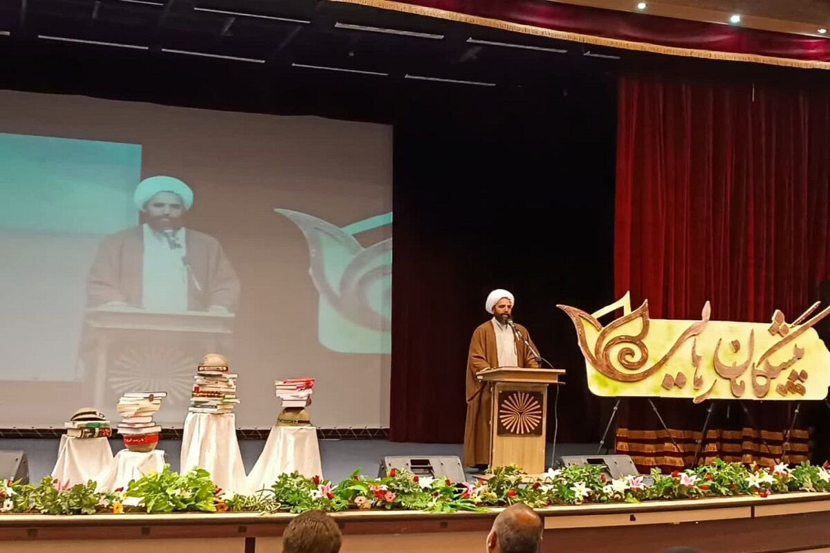 فرهنگ بسیجی راه عبور از فتنهها و مشکلات است فرهنگ بسیجی راه عبور از فتنهها و مشکلات است