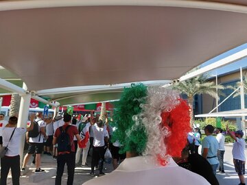 Coupe du Monde 2022 : belle ambiance avec les supporters devant l’hôtel de Team Melli (+vidéo)