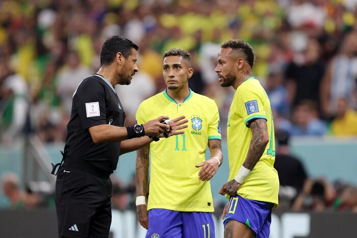 برزیل محبوب در لوسیل/ قضاوت بینقص فغانی در نیمه نخست