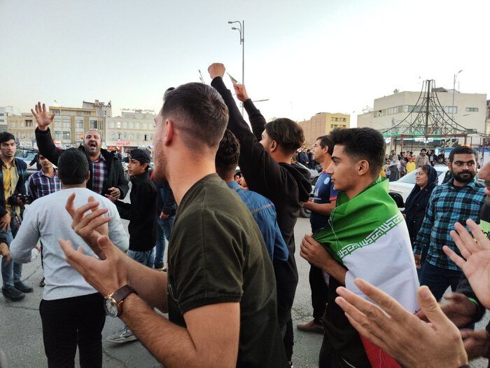 غریو شادی ایران، میدان آزادی کرمان را هم دربرگرفت