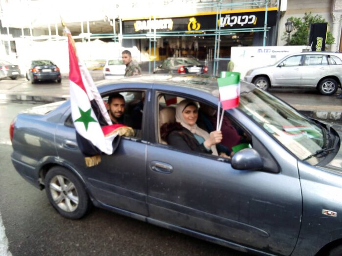 حرکت کاروان شادی ایرانیان در خیابان های دمشق