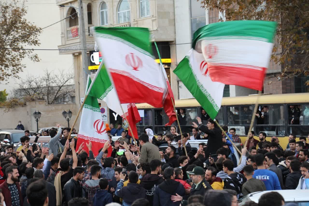 مردم اصفهان پیروزی تیم ملی فوتبال ایران مقابل ولز را جشن گرفتند - ایرنا