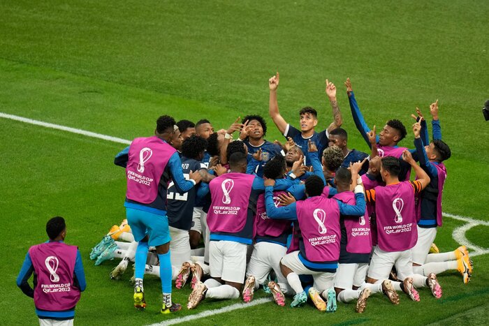 روز ششم به روایت تصویر؛ بازگشت یوزها به جام در روز حذف میزبان