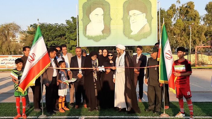 چمن مصنوعی جدید ورزشگاه تختی قشم بهرهبرداری شد