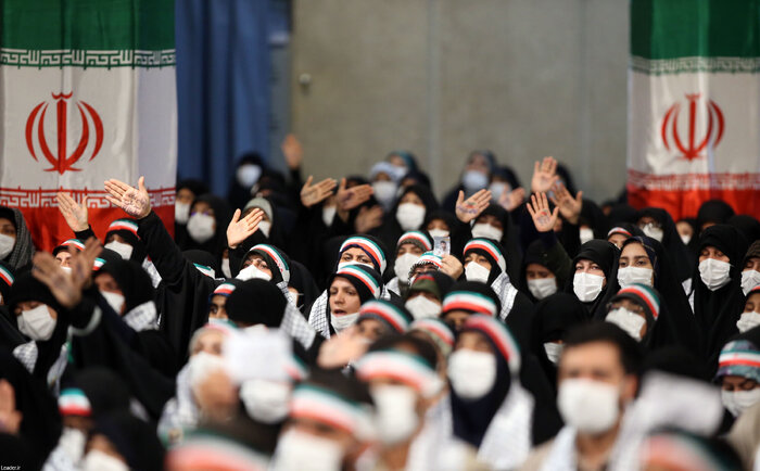 از روایت عاشقانههای امامخمینی(ره) با بسیجیان تا عاشقانههای بسیجیان با رهبر انقلاب