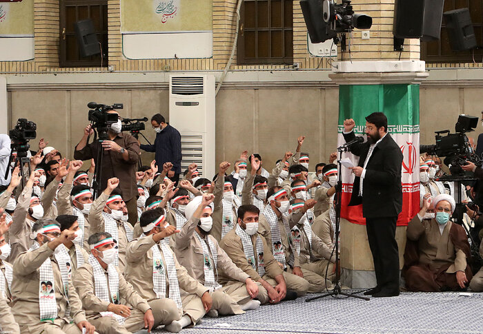 از روایت عاشقانههای امامخمینی(ره) با بسیجیان تا عاشقانههای بسیجیان با رهبر انقلاب