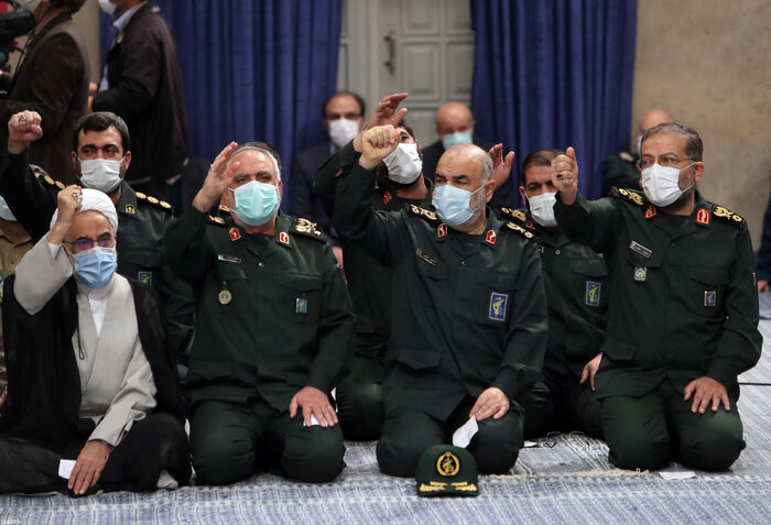 از روایت عاشقانههای امامخمینی(ره) با بسیجیان تا عاشقانههای بسیجیان با رهبر انقلاب