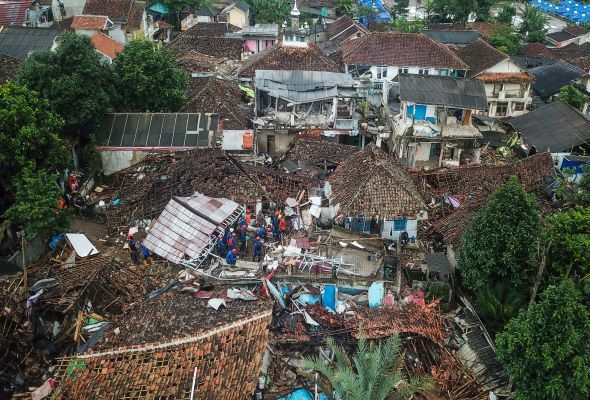 شمار جان باختگان زلزله اندونزی به ۳۱۰ نفر افزایش یافت