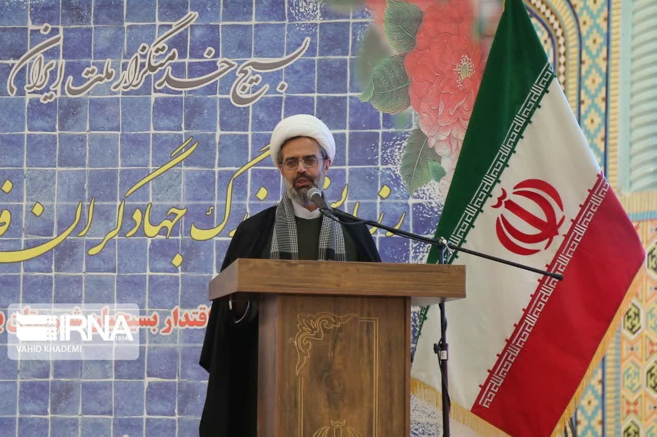 امام جمعه بجنورد: تغییر باورهای دینی هدف دشمن در جنگ ترکیبی است