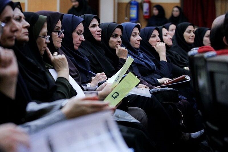 زنان متخصص ایرانی در کنارهم توانایی رشد خود و کشور را دارند