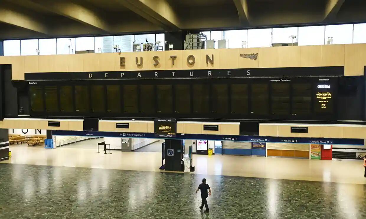 Royaume-Uni: le trafic ferroviaire paralysé par une grève