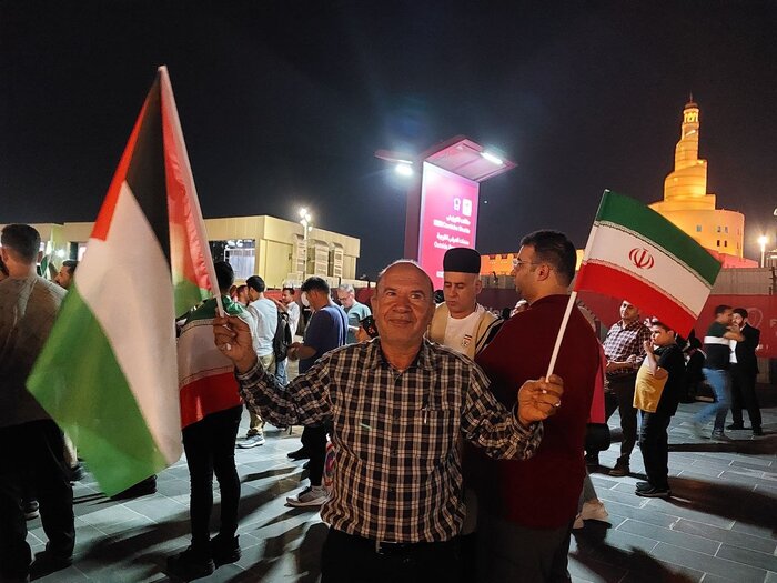 تجمع هواداران ایرانی و فلسطینی در حمایت از تیم ملی؛ فریاد پیروزی در سوق واقف