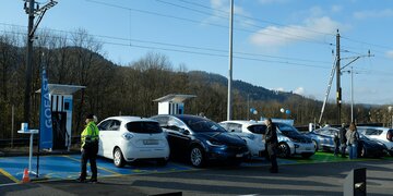 بحران انرژی اروپا/ احتمال ممنوعیت استفاده از خودروهای برقی در سوئیس