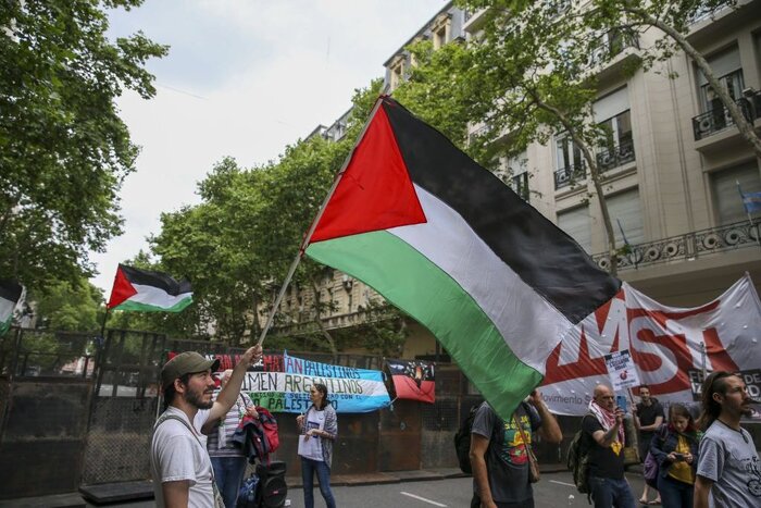 تجمع کنندگان آرژانتینی فریاد زدند: "اسرائیل فاشیست است" 