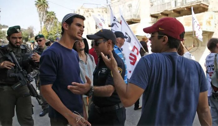 آیا هیولا از خانه اش بیرون می آید؟