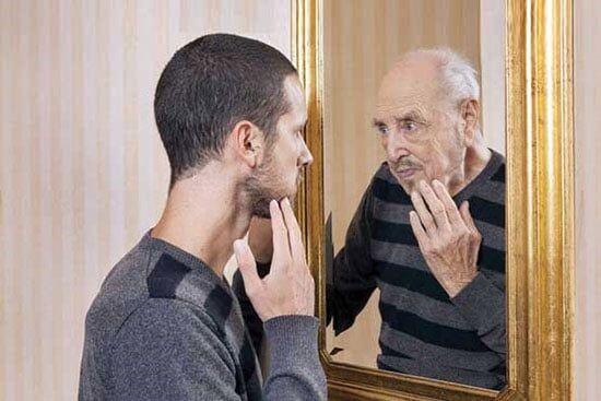 چرا در جوانی احساس پیری میکنیم؟ چرا در جوانی احساس پیری میکنیم؟