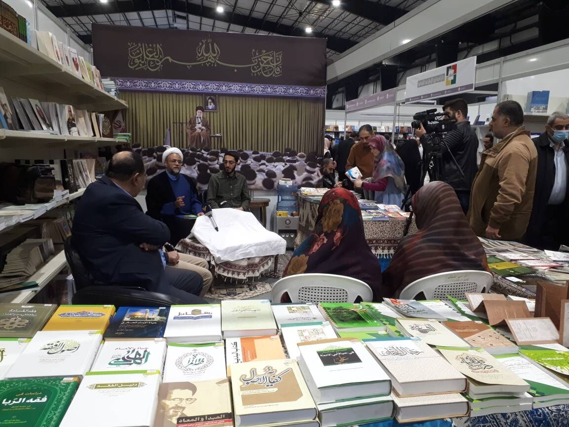 رونمایی از سه عنوان کتاب ترجمه‌شده به زبان عربی در غرفه ایران