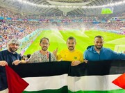 Die Flagge Palästinas im Spiel zwischen Japan und Kroatien