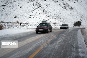 بارش برف در جاده کرج - چالوس / ترافیک سنگین در آزادراه های البرز 