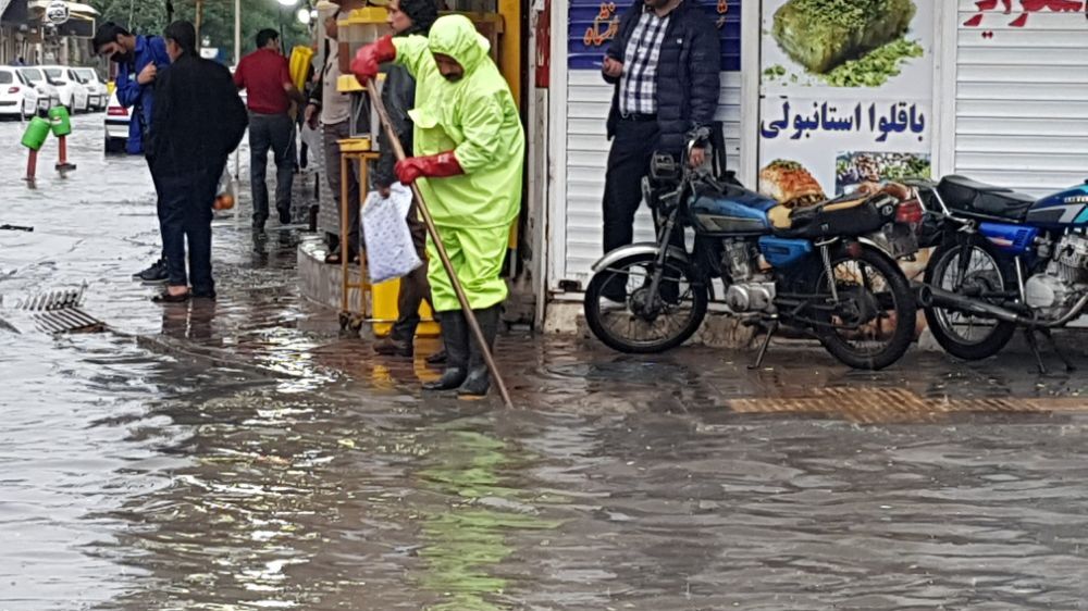 تخلیه روان‌آبها در آبادان با ۲۷ ایستگاه در حال انجام است