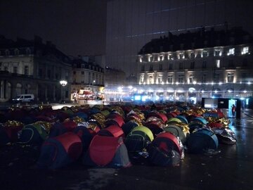 Rassemblement à Paris contre la violation des droits des migrants par le régime français