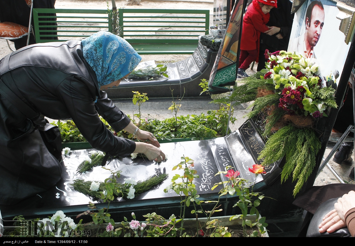 مزار شهدای رسانه در هفدهمین سالروز عروج سفیران خبر و تصویر گلباران شد