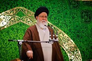 امام جمعه مشهد: کاهش اعتبار پول ملی از حربه‌های دشمن در جنگ نرم است 