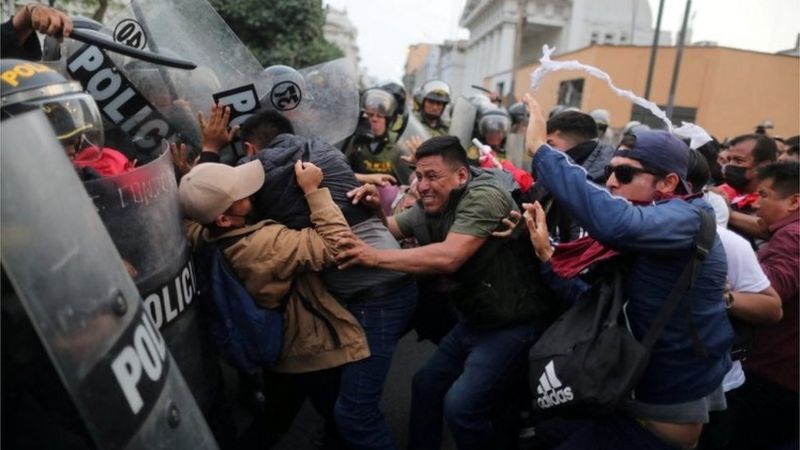 Partidarios de Castillo protestan en Perú contra nueva presidenta y demandan elecciones