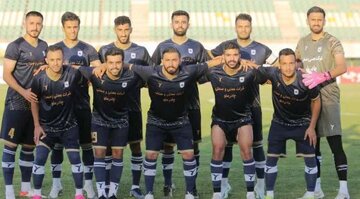 تیم فوتبال چادرملو اردکان بر خلیج فارس ماهشهر غلبه کرد