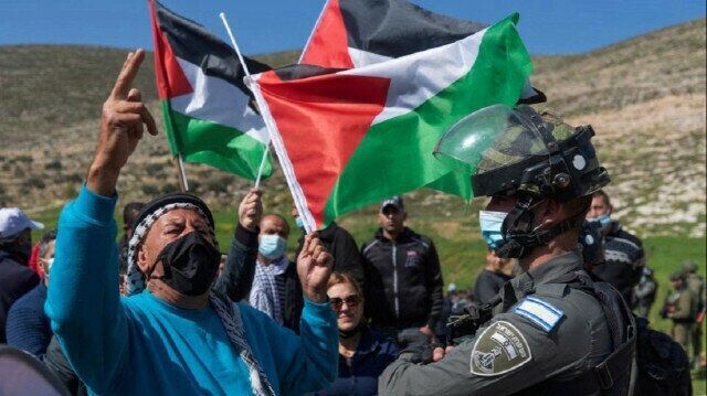 Un présentateur allemand licencié pour avoir participé à une manifestation en Cisjordanie occupée