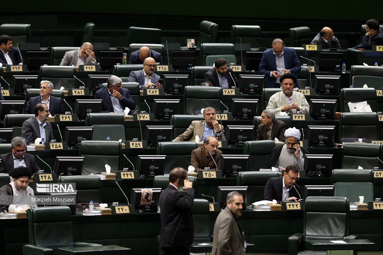 194 lawmakers react to France's interference in Iran’s internal affairs 